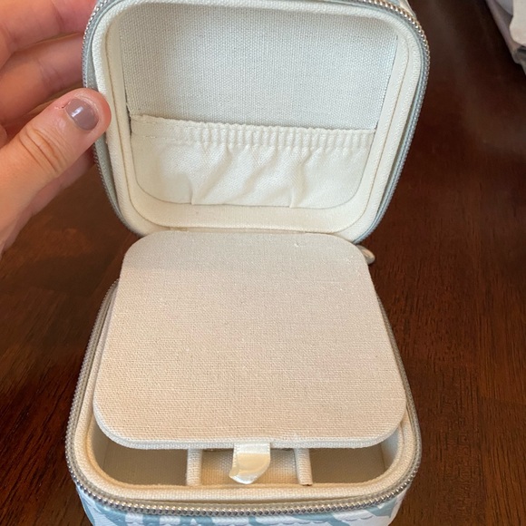 Milly Traveling Jewelry Organizer - Picture 7 of 8